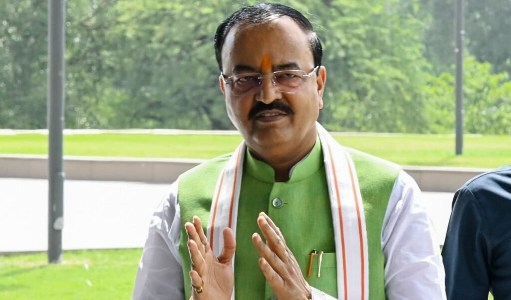 UP Politics: डिप्टी सीएम Keshav Maurya का सनसनीखेज दावा, SP के 26 सांसद संपर्क में UP Politics: डिप्टी सीएम Keshav Maurya का सनसनीखेज दावा, SP के 26 सांसद संपर्क में