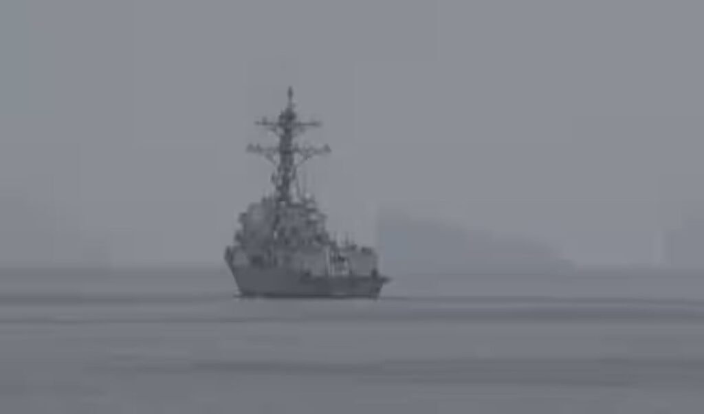 US Airstrike के बाद Iran का बड़ा पलटवार, Strait of Hormuz बंद, अमेरिकी बेस पर दागीं मिसाइलें US Airstrike के बाद Iran का बड़ा पलटवार, Strait of Hormuz बंद, अमेरिकी बेस पर दागीं मिसाइलें
