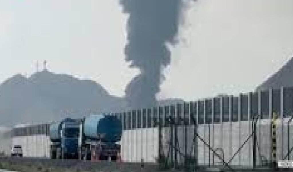 US के हमलों के बाद Iran का बड़ा पलटवार, अमेरिकी Airbase पर दागीं 12 बैलिस्टिक मिसाइलें US के हमलों के बाद Iran का बड़ा पलटवार, अमेरिकी Airbase पर दागीं 12 बैलिस्टिक मिसाइलें