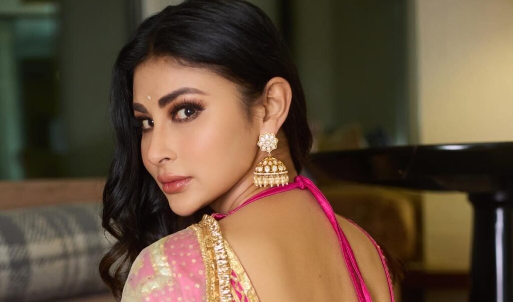 Varun Dhawan की मां बनने पर ट्रोल हुईं Mouni Roy, अब ट्रोलर्स को दिया मुंहतोड़ जवाब Varun Dhawan की मां बनने पर ट्रोल हुईं Mouni Roy, अब ट्रोलर्स को दिया मुंहतोड़ जवाब