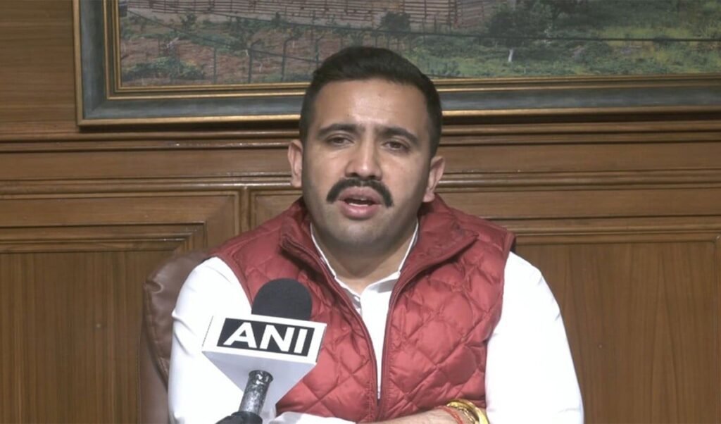 Vikramaditya Singh का Modi सरकार पर हमला, ‘जनता पर बोझ डालने की बजाय तेल के विकल्प खोजें’