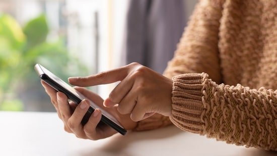 Watching too many reels? Ophthalmologist warns how short-form videos can harm your eyes: ‘Causes dryness, irritation…’ Watching too many reels? Ophthalmologist warns how short-form videos can harm your eyes: ‘Causes dryness, irritation…’