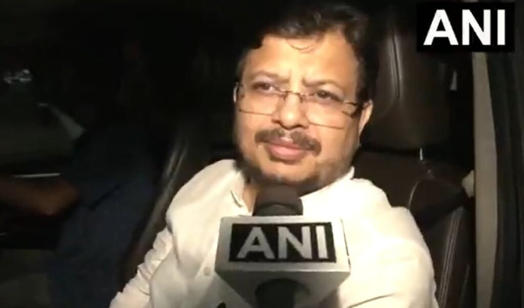 West Bengal में TMC को बड़ा झटका, Ritabrata Banerjee का दावा- 64 MLA हमारे साथ हैं West Bengal में TMC को बड़ा झटका, Ritabrata Banerjee का दावा- 64 MLA हमारे साथ हैं