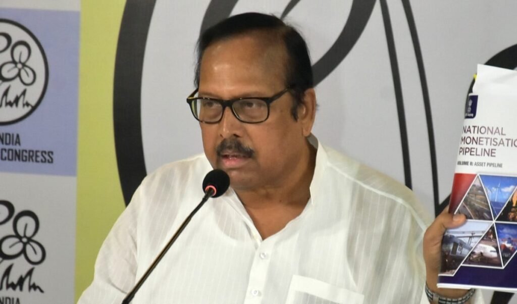 West Bengal में जारी विद्रोह संसद तक पहुंचा, TMC के वरिष्ठ Sukhendu Ray ने राज्यसभा से दिया इस्तीफा West Bengal में जारी विद्रोह संसद तक पहुंचा, TMC के वरिष्ठ Sukhendu Ray ने राज्यसभा से दिया इस्तीफा