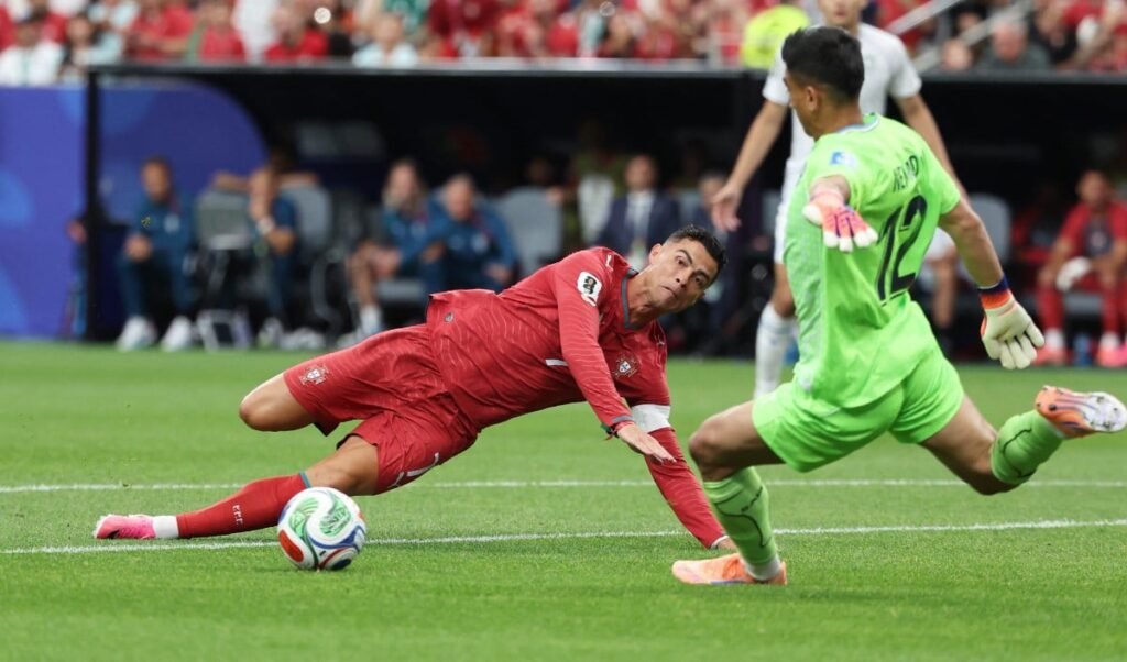 World Cup में Cristiano Ronaldo का ऐतिहासिक गोल, GOAT की बहस में Lionel Messi को दी मात? World Cup में Cristiano Ronaldo का ऐतिहासिक गोल, GOAT की बहस में Lionel Messi को दी मात?