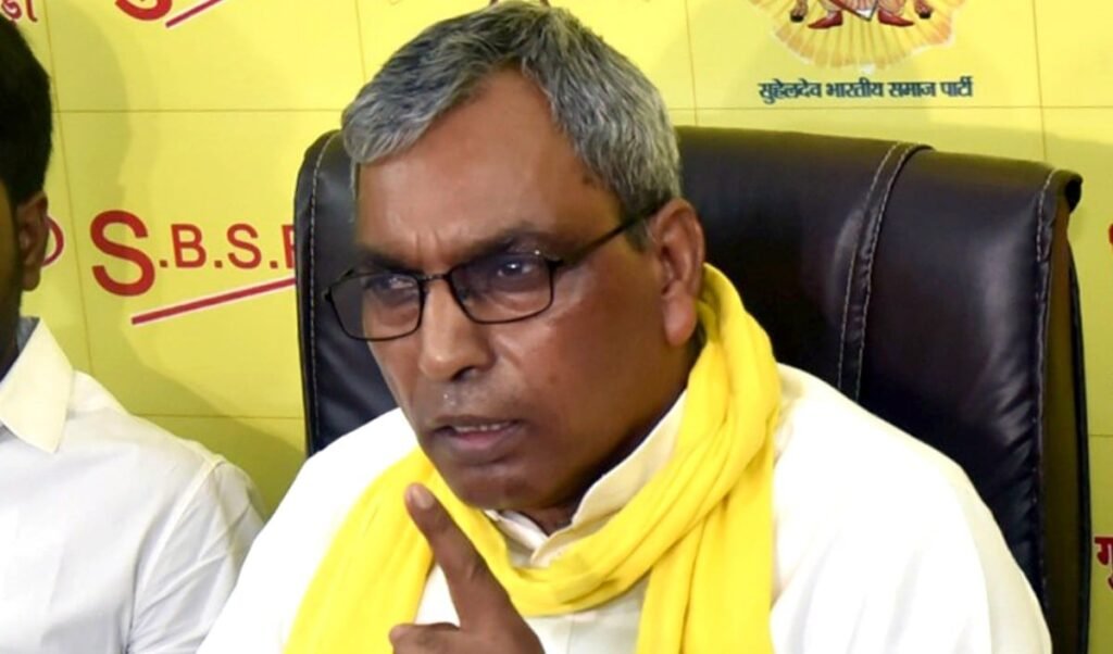 आजमगढ़ से पाक समर्थित संदिग्ध की गिरफ्तारी पर सियासत तेज: ओम प्रकाश राजभर का सपा पर तीखा हमला आजमगढ़ से पाक समर्थित संदिग्ध की गिरफ्तारी पर सियासत तेज: ओम प्रकाश राजभर का सपा पर तीखा हमला