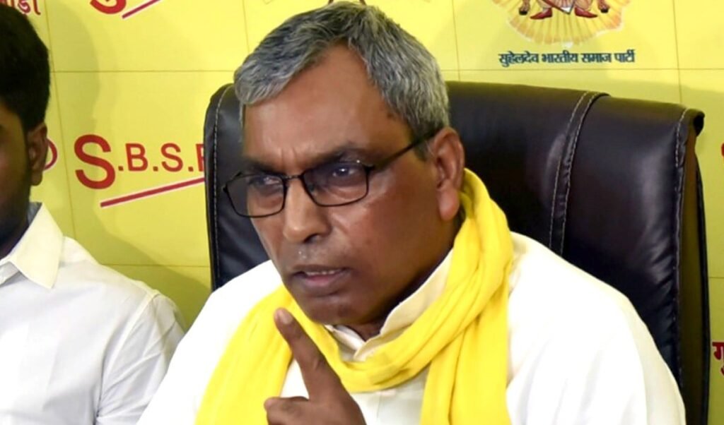 उत्तर प्रदेश में नई सियासी हलचल! समाजवादी पार्टी में अंदरूनी फूट! ओम प्रकाश राजभर का दावा- ‘बागी बलिया’ का लाल करेगा अगुवाई उत्तर प्रदेश में नई सियासी हलचल! समाजवादी पार्टी में अंदरूनी फूट! ओम प्रकाश राजभर का दावा- ‘बागी बलिया’ का लाल करेगा अगुवाई