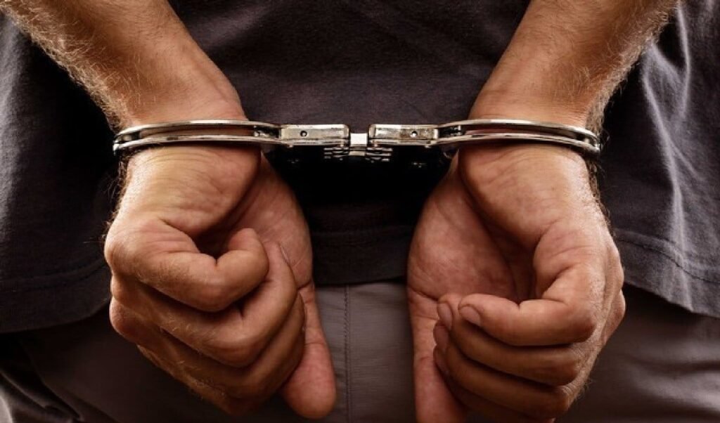 कर्नाटक में Pakistan से जुड़ा टेरर कनेक्शन, WhatsApp चैट से खुला राज, 20 साल का युवक गिरफ्तार कर्नाटक में Pakistan से जुड़ा टेरर कनेक्शन, WhatsApp चैट से खुला राज, 20 साल का युवक गिरफ्तार