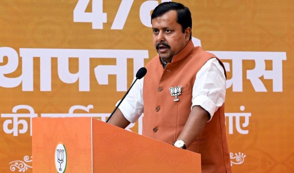 क्रॉस-वोटिंग से Karnataka BJP में सियासी तूफान, Nitin Nabin ने विजयेंद्र को तलब किया क्रॉस-वोटिंग से Karnataka BJP में सियासी तूफान, Nitin Nabin ने विजयेंद्र को तलब किया