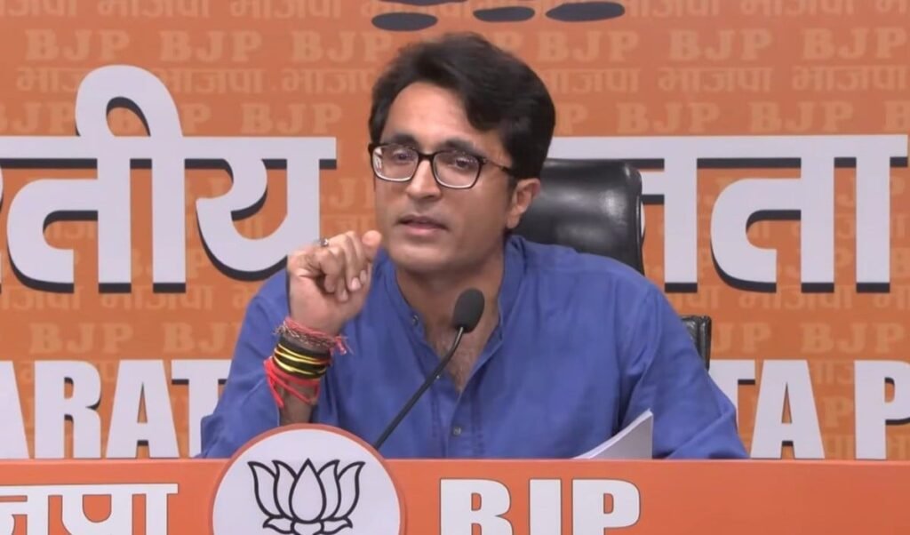 खड़गे परिवार के ट्रस्ट ने हड़पी 100 करोड़ की जमीन? BJP ने लगाए बड़े आरोप, Karnataka में घमासान खड़गे परिवार के ट्रस्ट ने हड़पी 100 करोड़ की जमीन? BJP ने लगाए बड़े आरोप, Karnataka में घमासान