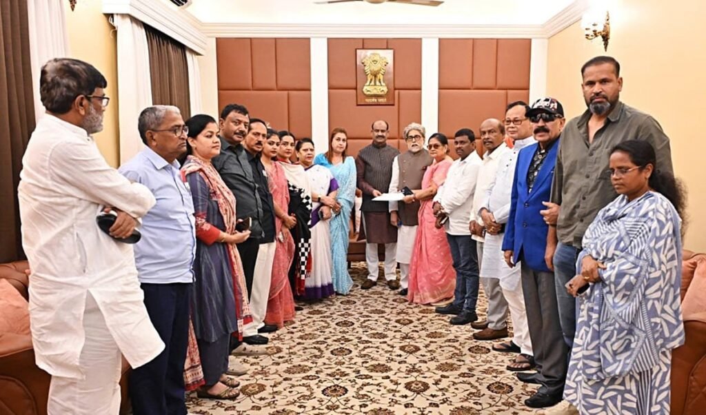 गुमनाम पार्टी में क्यों शामिल हुए TMC के नामी सांसद? दलबदल विरोधी नारे वाला दल क्यों बना तृणमूल के बागियों का नया ठिकाना?