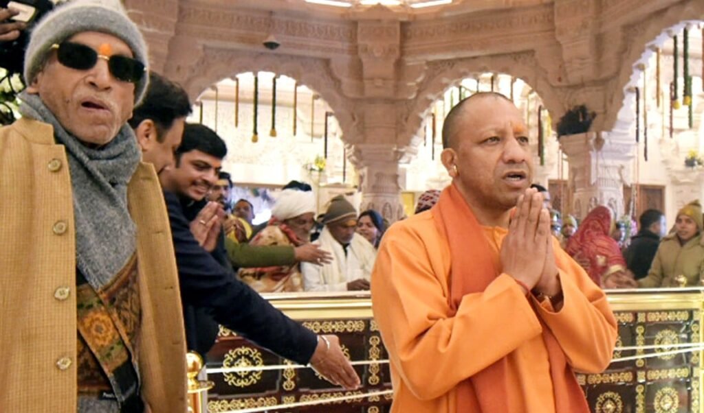 चंदा चोरी विवाद के बीच अयोध्या पहुंच रहे CM योगी, मंच से नदारद रहेंगे Champat Rai!