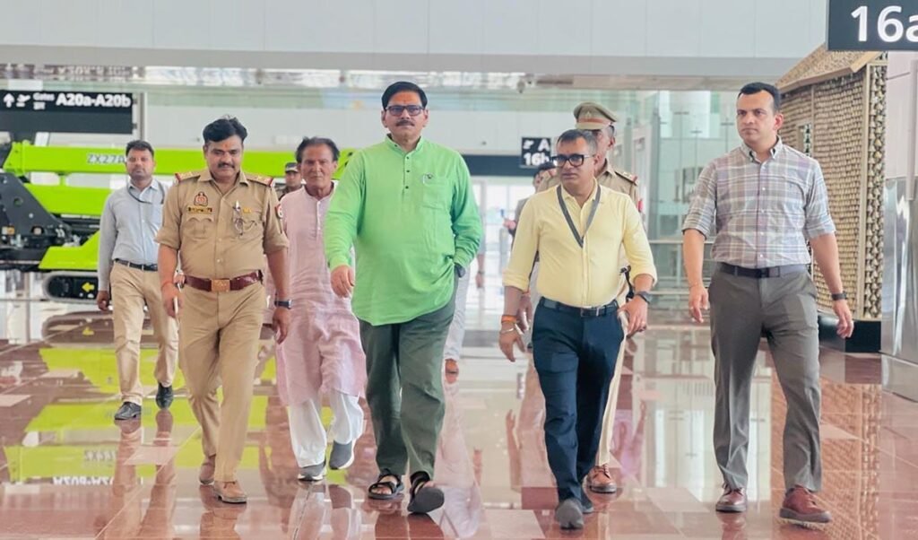 जेवर से दुनिया तक नई उड़ान, पूजा-अर्चना के साथ नोएडा एयरपोर्ट संचालन का शुभारंभ जेवर से दुनिया तक नई उड़ान, पूजा-अर्चना के साथ नोएडा एयरपोर्ट संचालन का शुभारंभ