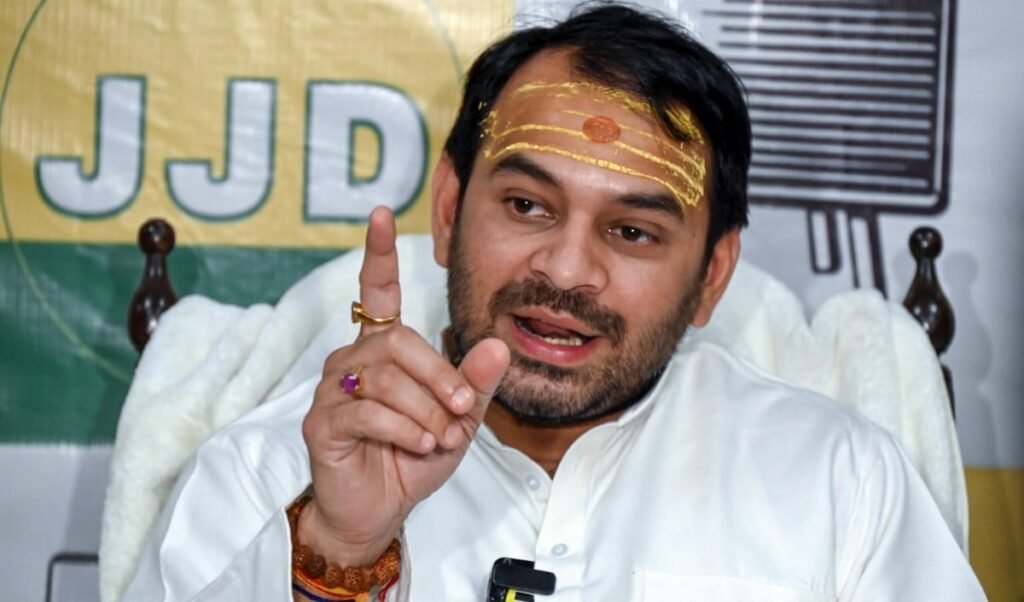 तेज प्रताप यादव का सनसनीखेज आरोप: Akash Yadav रच रहे Lalu Prasad और मेरी हत्या की साजिश तेज प्रताप यादव का सनसनीखेज आरोप: Akash Yadav रच रहे Lalu Prasad और मेरी हत्या की साजिश