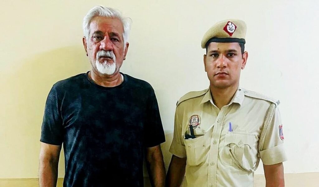 ‘दिल्ली में सब चलता है…’ मालिक लवकेश बजाज का कबूलनामा, लालच के चक्कर में 6 की जगह बना दिए थे 25 कमरे | Delhi Hotel Fire Tragedy ‘दिल्ली में सब चलता है…’ मालिक लवकेश बजाज का कबूलनामा, लालच के चक्कर में 6 की जगह बना दिए थे 25 कमरे | Delhi Hotel Fire Tragedy