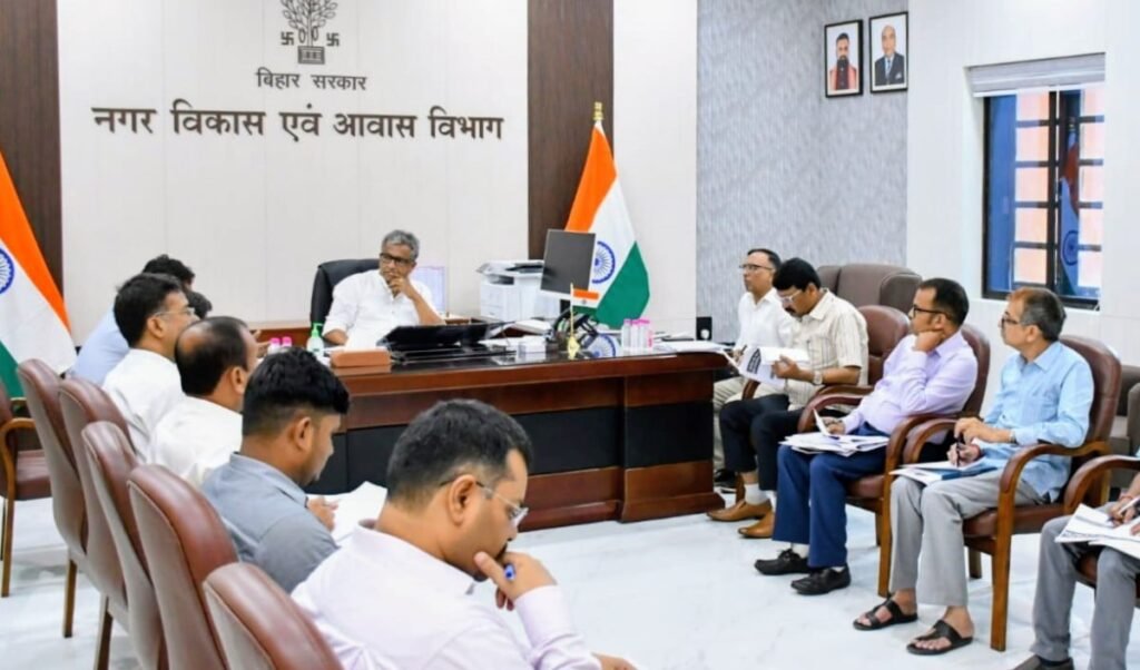 नीतीश मिश्रा का सख्त निर्देश: गंभीर आरोप और लंबित फाइलों पर होगी कड़ी कार्रवाई नीतीश मिश्रा का सख्त निर्देश: गंभीर आरोप और लंबित फाइलों पर होगी कड़ी कार्रवाई