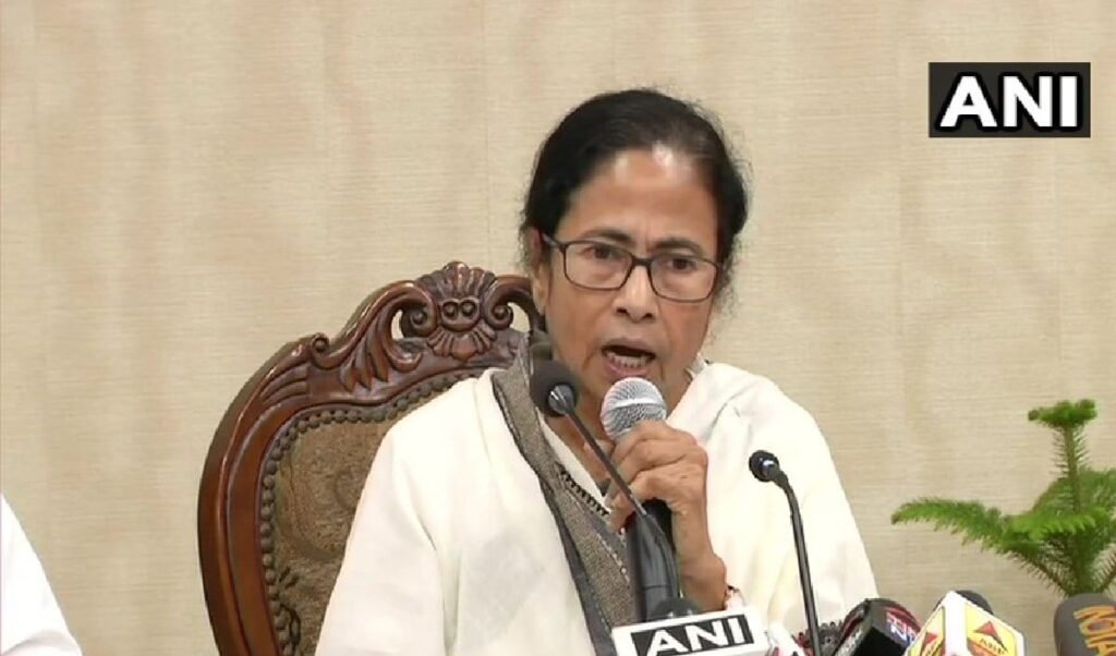 बंगाल में TMC को बड़ा झटका, Leader of Opposition पर Speaker के फैसले के खिलाफ High Court पहुंची पार्टी बंगाल में TMC को बड़ा झटका, Leader of Opposition पर Speaker के फैसले के खिलाफ High Court पहुंची पार्टी