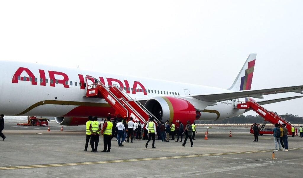 बिना चेतावनी आए तूफान ने दिल्ली एयरपोर्ट पर मचाई तबाही, Air India के तीन विमानों को पहुंचा भारी नुकसान