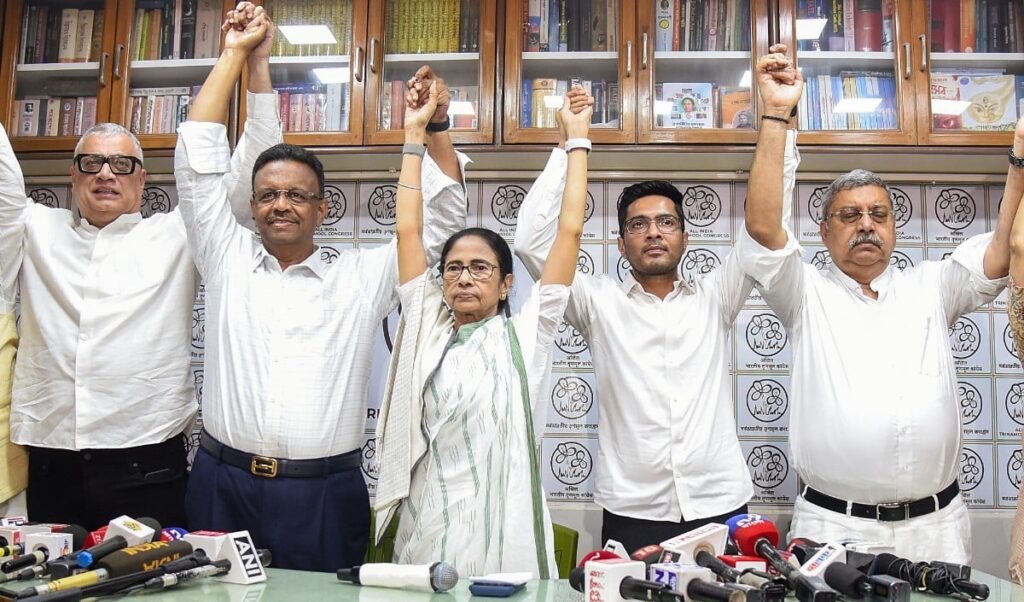 ‘भाजपा ने फैलाई फर्जी लिस्ट, फेल हुआ अमित शाह का ऑपरेशन लोटस’, TMC ने सांसदों की बगावत की खबरों को नकारा, कल्याण बनर्जी बोले- सब गद्दार हैं ‘भाजपा ने फैलाई फर्जी लिस्ट, फेल हुआ अमित शाह का ऑपरेशन लोटस’, TMC ने सांसदों की बगावत की खबरों को नकारा, कल्याण बनर्जी बोले- सब गद्दार हैं