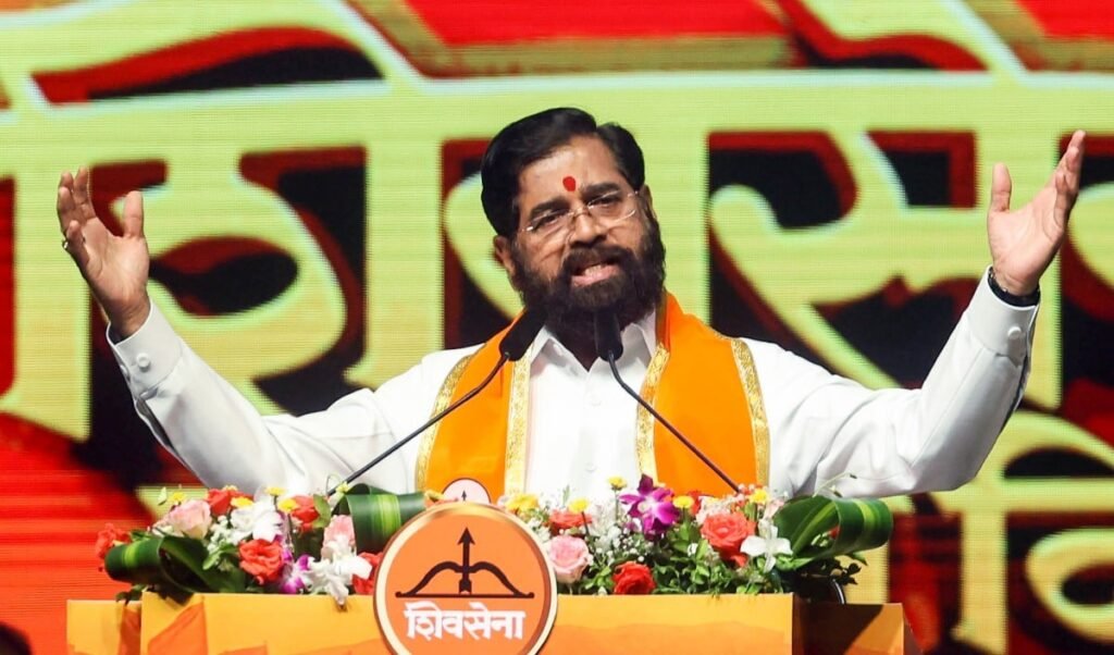 महाराष्ट्र में बड़ा सियासी उलटफेर! उद्धव गुट के 6 सांसद शिंदे सेना में शामिल, श्रीकांत शिंदे की चेतावनी- ‘यह सिर्फ ट्रेलर है, पिक्चर अभी बाकी है’ महाराष्ट्र में बड़ा सियासी उलटफेर! उद्धव गुट के 6 सांसद शिंदे सेना में शामिल, श्रीकांत शिंदे की चेतावनी- ‘यह सिर्फ ट्रेलर है, पिक्चर अभी बाकी है’
