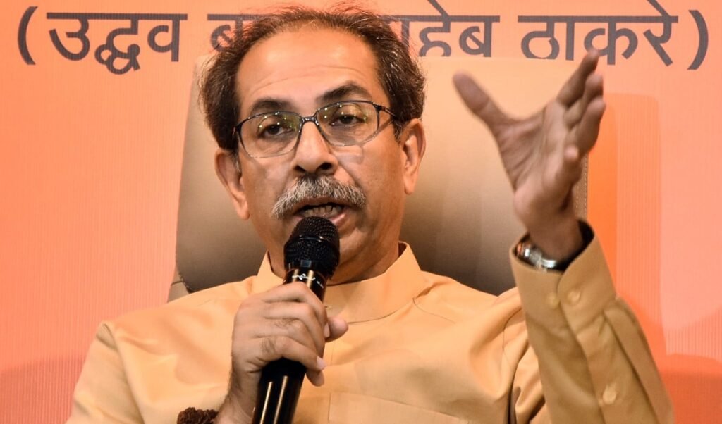 महाराष्ट्र में सियासी भूकंप! Uddhav Thackeray के 7 MP Shinde गुट के संपर्क में महाराष्ट्र में सियासी भूकंप! Uddhav Thackeray के 7 MP Shinde गुट के संपर्क में