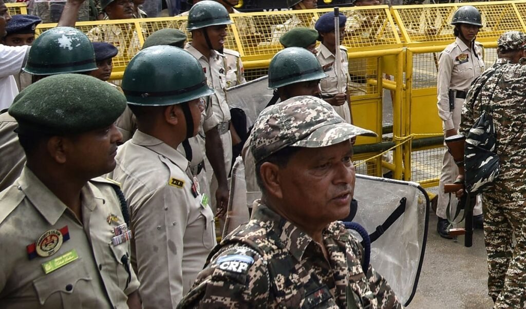 मुजफ्फरनगर में बड़ी कार्रवाई! पेपर प्लेट फैक्टरी से मुक्त कराए गए 12 बंधुआ मजदूर, नाबालिगों पर ढाया जा रहा था जुल्म मुजफ्फरनगर में बड़ी कार्रवाई! पेपर प्लेट फैक्टरी से मुक्त कराए गए 12 बंधुआ मजदूर, नाबालिगों पर ढाया जा रहा था जुल्म