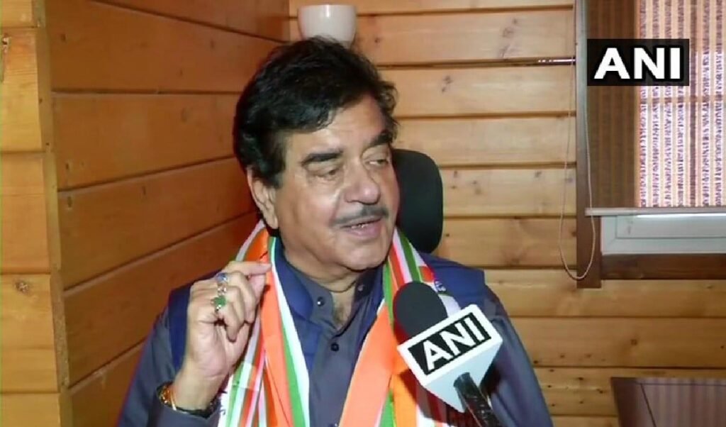 मुश्किल समय में ममता का साथ नहीं छोड़ेंगे, शत्रुघ्न सिन्हा का बगावत करने से इनकार मुश्किल समय में ममता का साथ नहीं छोड़ेंगे, शत्रुघ्न सिन्हा का बगावत करने से इनकार