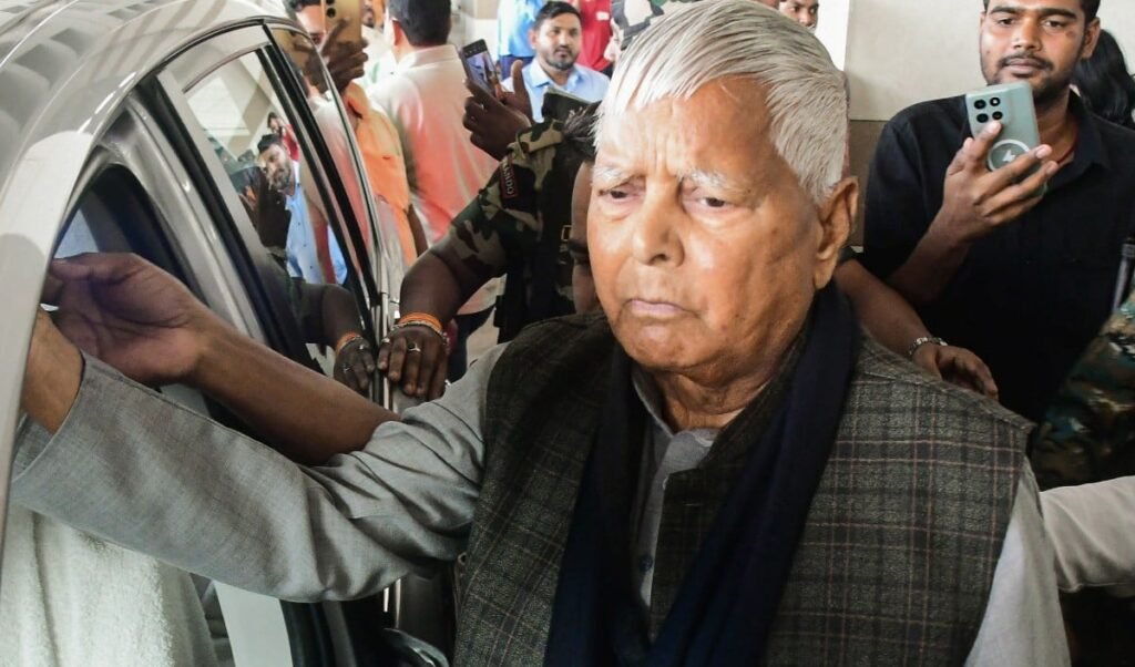 मेरी Security घटाई, Rabri Devi का बंगला छीना… Nitish Kumar ने करवाया सब: Lalu Yadav का वार मेरी Security घटाई, Rabri Devi का बंगला छीना… Nitish Kumar ने करवाया सब: Lalu Yadav का वार