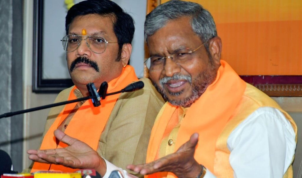 रांची में RSS दफ्तर पर हमला, Babulal Marandi बोले- कानून व्यवस्था के लिए गंभीर चुनौती, जांच तेज रांची में RSS दफ्तर पर हमला, Babulal Marandi बोले- कानून व्यवस्था के लिए गंभीर चुनौती, जांच तेज