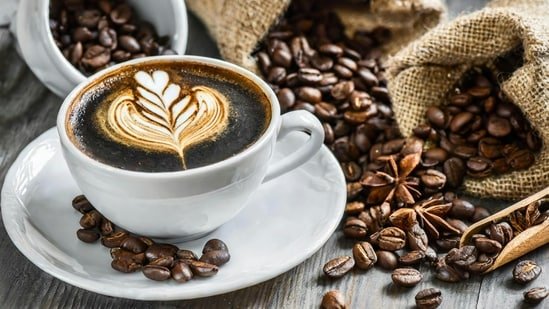 4 cups of coffee a day ‘lowers stroke, heart failure risk’: Heart surgeon Dr London explains when it can benefit you 4 cups of coffee a day ‘lowers stroke, heart failure risk’: Heart surgeon Dr London explains when it can benefit you
