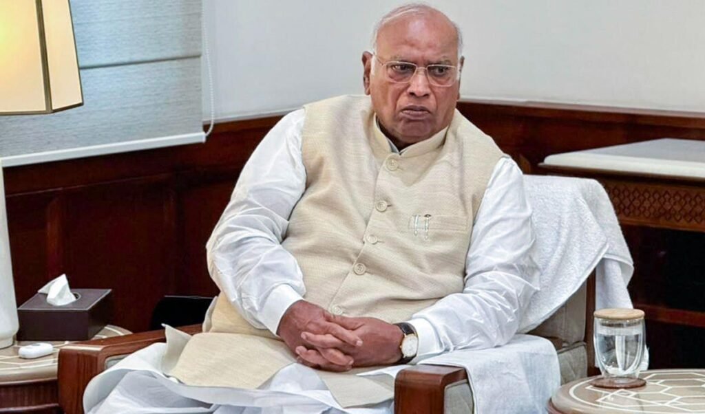 60 साल के करियर में ऐसा माहौल नहीं देखा, CJP Protest पर पुलिसिया कार्रवाई से नाराज Mallikarjun Kharge