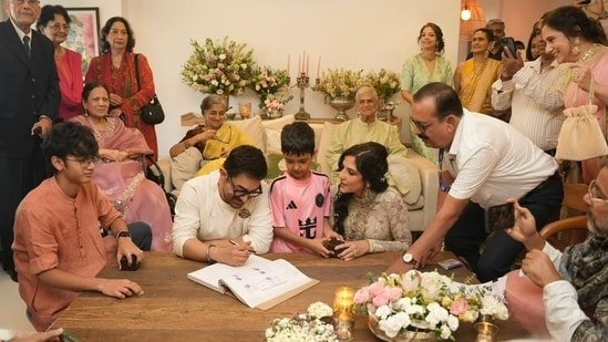 Aamir Khan chose a ruby ring for wife Gauri Spratt which took over 256 hours to craft by 131 skilled artisans Aamir Khan chose a ruby ring for wife Gauri Spratt which took over 256 hours to craft by 131 skilled artisans