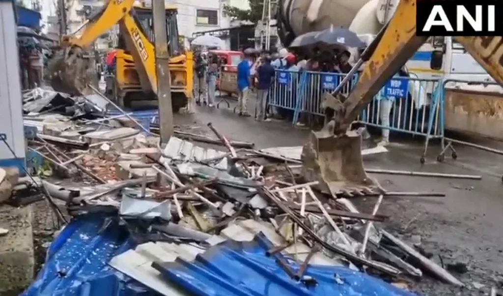 Abhishek Banerjee के दफ्तर पर Bulldozer एक्शन, Bengal में TMC-BJP में बढ़ा सियासी घमासान Abhishek Banerjee के दफ्तर पर Bulldozer एक्शन, Bengal में TMC-BJP में बढ़ा सियासी घमासान