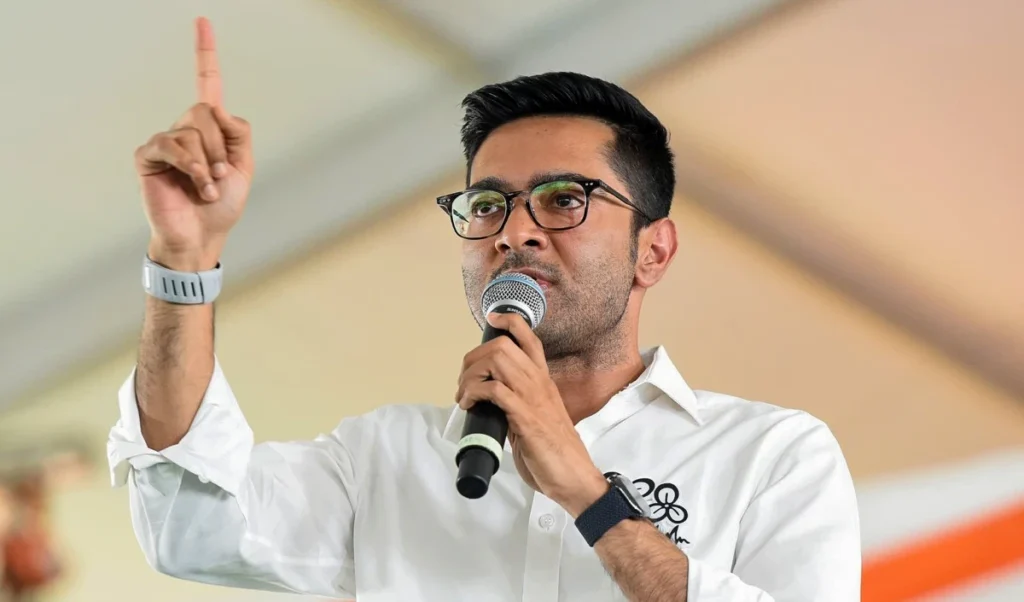 Abhishek Banerjee को Calcutta High Court से लगा बड़ा झटका, विदेश जाने पर रोक, SSKM Hospital में जांच का आदेश Abhishek Banerjee को Calcutta High Court से लगा बड़ा झटका, विदेश जाने पर रोक, SSKM Hospital में जांच का आदेश