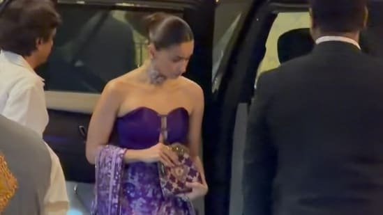 Alia Bhatt elevates classic silk saree with modern draping for best friend Akansha Ranjan Kapoor’s wedding festivities Alia Bhatt elevates classic silk saree with modern draping for best friend Akansha Ranjan Kapoor’s wedding festivities