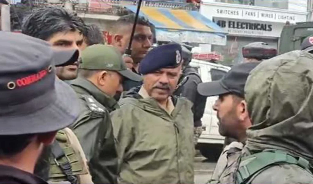 Anantnag Terror Attack पर LG Manoj Sinha का बड़ा एक्शन, DGP के साथ सुरक्षा समीक्षा में कहा- दोषियों को बख्शा नहीं जाएगा