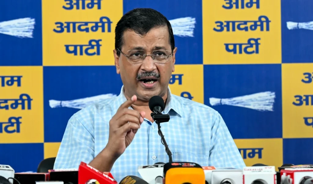 Arvind Kejriwal का आरोप: E20 Petrol जनता पर थोपा, गाड़ियां हो रही हैं खराब, माइलेज भी घटा Arvind Kejriwal का आरोप: E20 Petrol जनता पर थोपा, गाड़ियां हो रही हैं खराब, माइलेज भी घटा