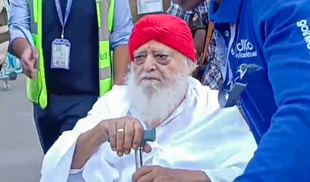 Asaram Bapu Medical Bail: 3 महीने पहले Ayodhya में पैदल चले, अब पेट में दर्द? SC ने मांगा जवाब Asaram Bapu Medical Bail: 3 महीने पहले Ayodhya में पैदल चले, अब पेट में दर्द? SC ने मांगा जवाब