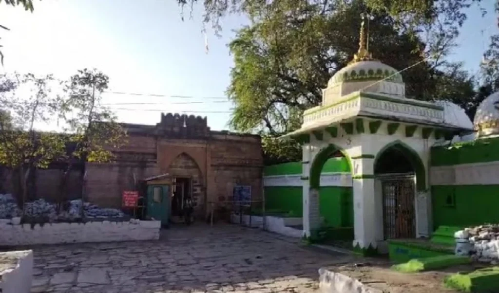 Ayodhya-Gyanvapi के बाद अब Bhojshala पर नज़रें, Supreme Court करेगा High Court के फैसले की समीक्षा Ayodhya-Gyanvapi के बाद अब Bhojshala पर नज़रें, Supreme Court करेगा High Court के फैसले की समीक्षा