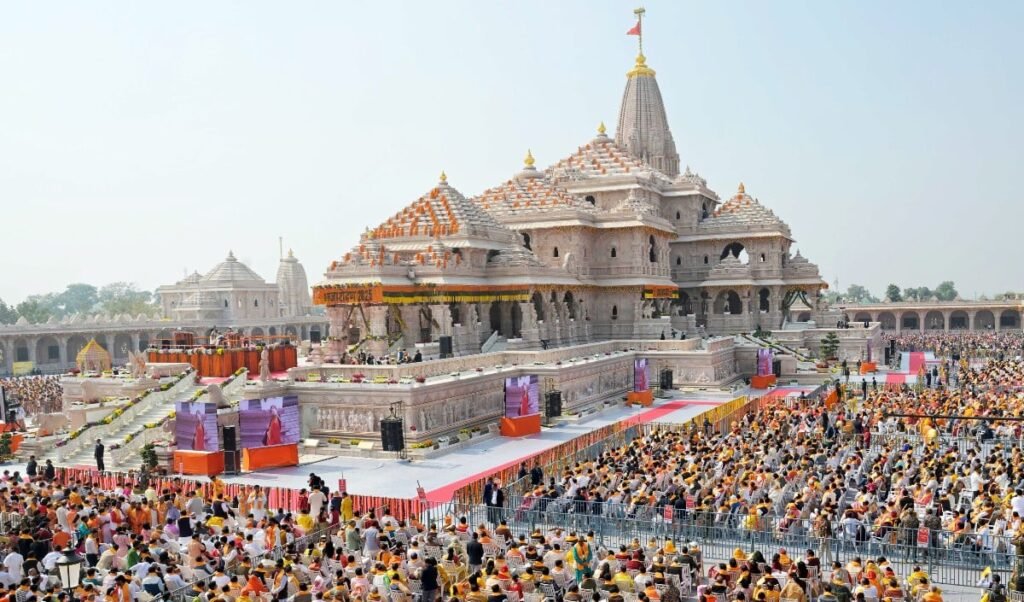 Ayodhya Ram Mandir Donation Scam | वाराणसी की सुरक्षा एजेंसी से जुड़े तार, हाउसकीपिंग स्टाफ से कराई जा रही थी नोटों की गिनती