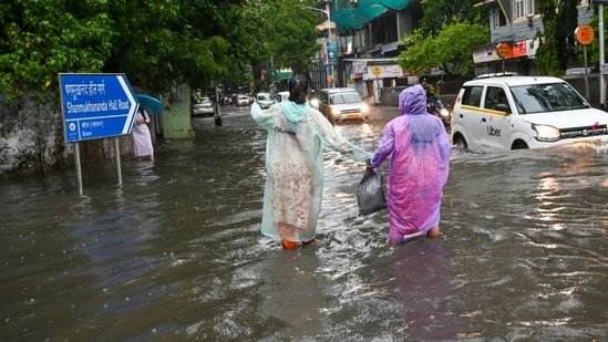 BMC leptospirosis alert: What it is, precautions after exposure to Mumbai’s waterlogged streets, 72-hour golden window BMC leptospirosis alert: What it is, precautions after exposure to Mumbai’s waterlogged streets, 72-hour golden window