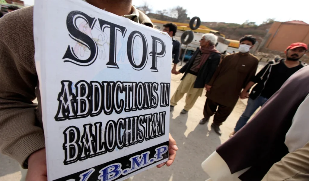 Balochistan Missing Persons: 6300 दिनों से जारी Protest के बीच गायब हुए दो और युवा, Pakistan सरकार पर बढ़ा भारी दबाव Balochistan Missing Persons: 6300 दिनों से जारी Protest के बीच गायब हुए दो और युवा, Pakistan सरकार पर बढ़ा भारी दबाव
