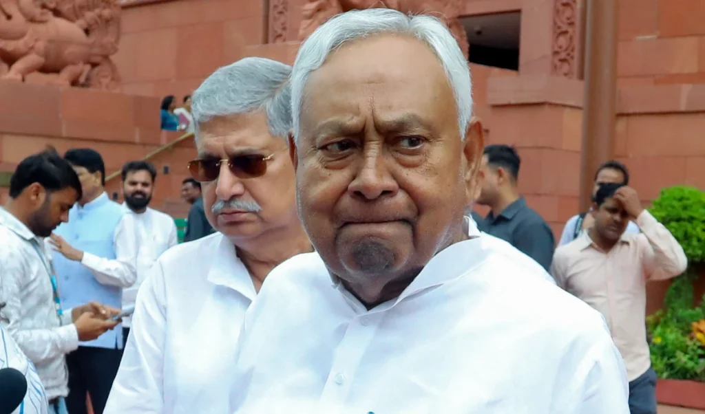 Bankipur By-election: जीत के लिए Nitish Kumar की अंतिम अपील, NDA उम्मीदवार को दें वोट Bankipur By-election: जीत के लिए Nitish Kumar की अंतिम अपील, NDA उम्मीदवार को दें वोट