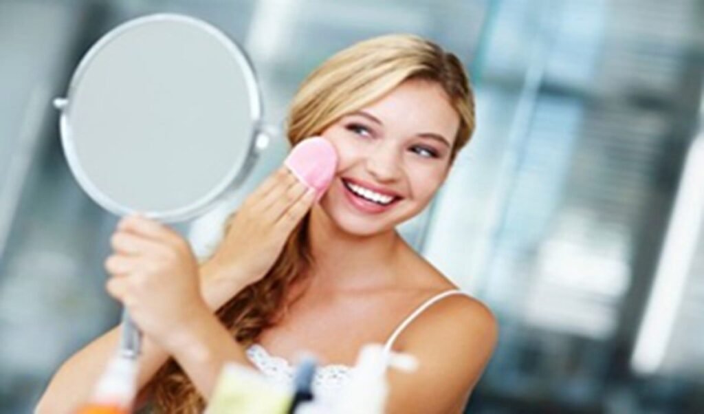 Beauty Tips: उमस में भी घंटों टिका रहेगा मेकअप, अपनाएं ये असरदार Foundation Hacks Beauty Tips: उमस में भी घंटों टिका रहेगा मेकअप, अपनाएं ये असरदार Foundation Hacks
