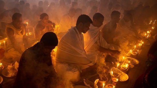 Beginner’s guide to Bhakti: A spiritual guru explains how to start the path of devotion Beginner’s guide to Bhakti: A spiritual guru explains how to start the path of devotion