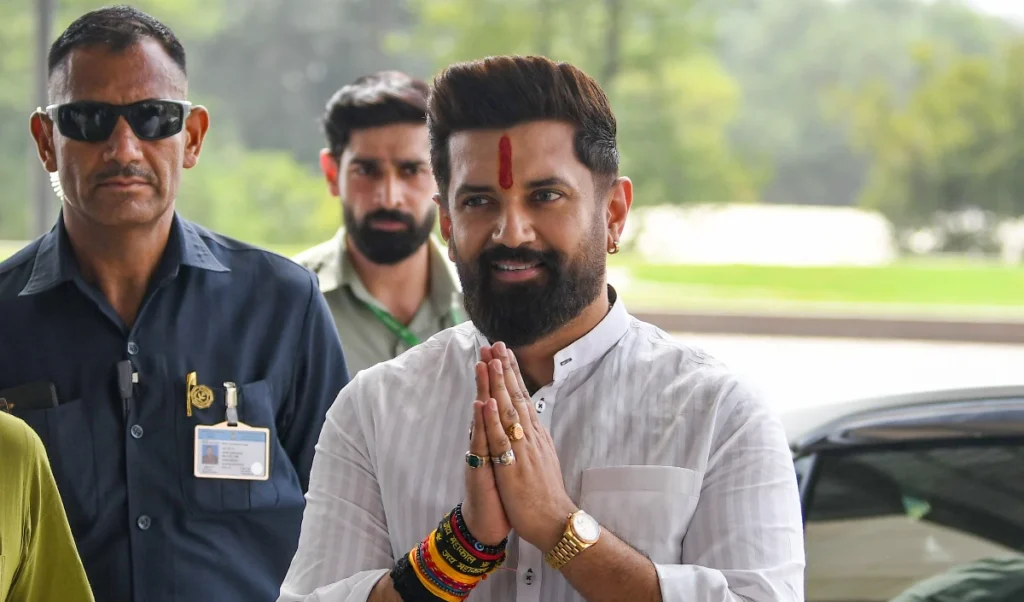 Bhojpur के Bharat Tiwari कांड पर गरजे Chirag Paswan, बोले- दोषी पुलिस अधिकारियों को मिलेगी सख्त सज Bhojpur के Bharat Tiwari कांड पर गरजे Chirag Paswan, बोले- दोषी पुलिस अधिकारियों को मिलेगी सख्त सज