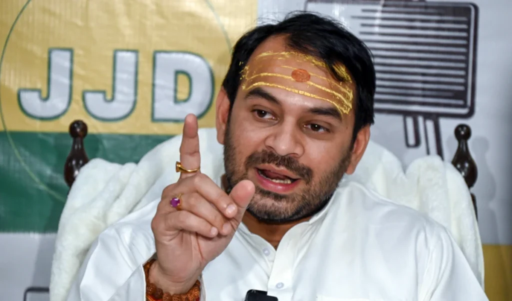 Bihar Politics: Bankipur उपचुनाव में JJD प्रत्याशी Veena Manvi गिरफ्तार, भड़के Tej Pratap Yadav Bihar Politics: Bankipur उपचुनाव में JJD प्रत्याशी Veena Manvi गिरफ्तार, भड़के Tej Pratap Yadav