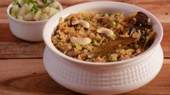 Brown Rice Pulao Recipe: Switch to Smart Healthy Eating Today by Cooking This Delicious Veggie Dish Full of Rich Flavor Brown Rice Pulao Recipe: Switch to Smart Healthy Eating Today by Cooking This Delicious Veggie Dish Full of Rich Flavor