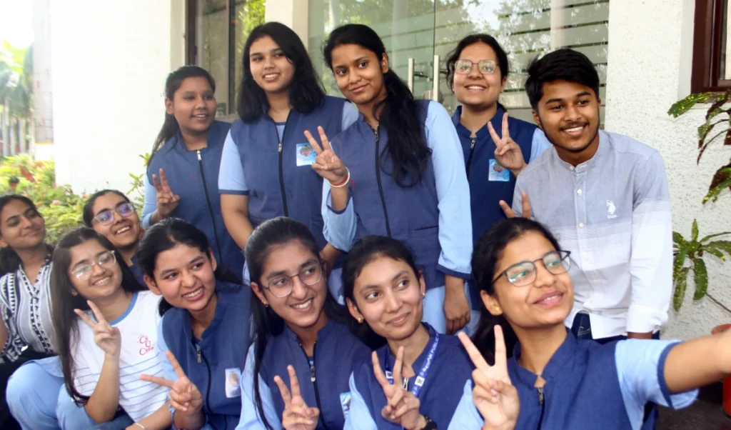 CBSE का बड़ा ऐलान: NEP के तहत Class 10 में तीसरी भाषा का असेसमेंट अनिवार्य CBSE का बड़ा ऐलान: NEP के तहत Class 10 में तीसरी भाषा का असेसमेंट अनिवार्य
