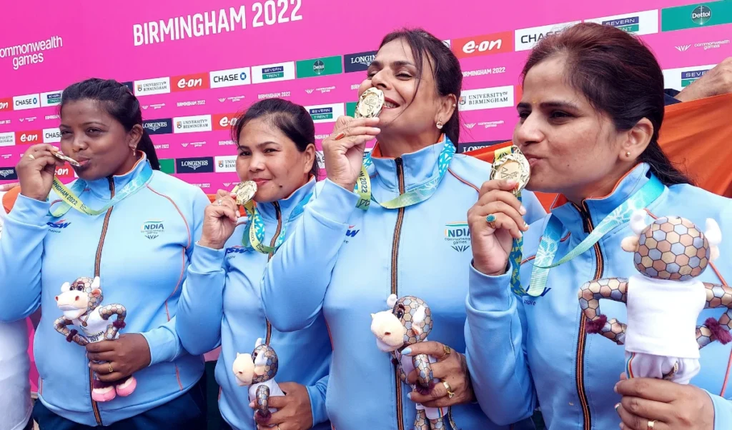 CWG Lawn Bowls: रूपा-पिंकी ने Tie-breaker में Tonga को हराया, Semifinals की उम्मीदें कायम CWG Lawn Bowls: रूपा-पिंकी ने Tie-breaker में Tonga को हराया, Semifinals की उम्मीदें कायम